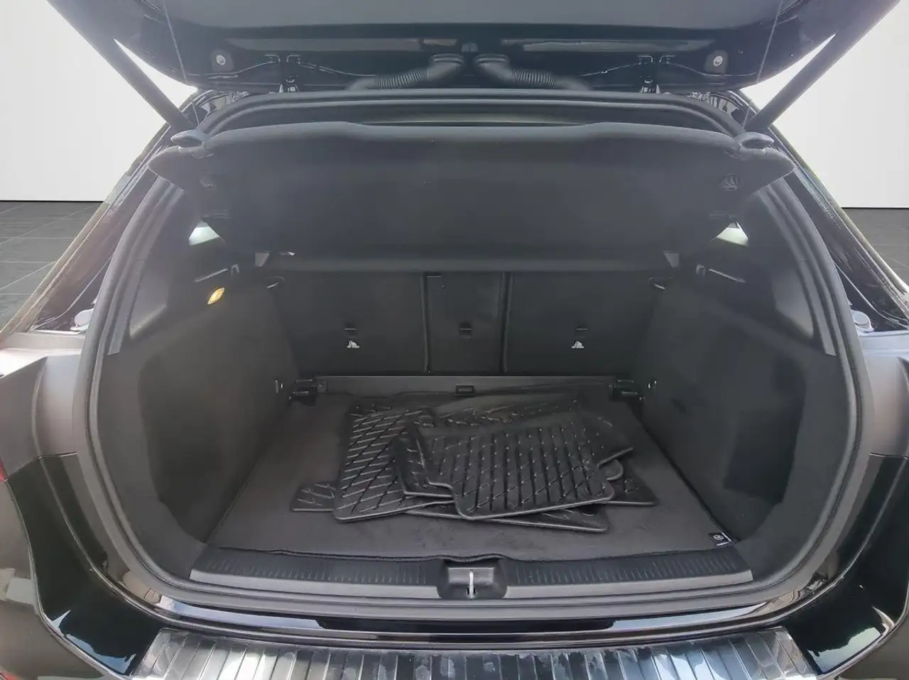 Mercedes-Benz B 200 Progressive AHK Navi Prem Keyless Kam — Vehicle gallery 10