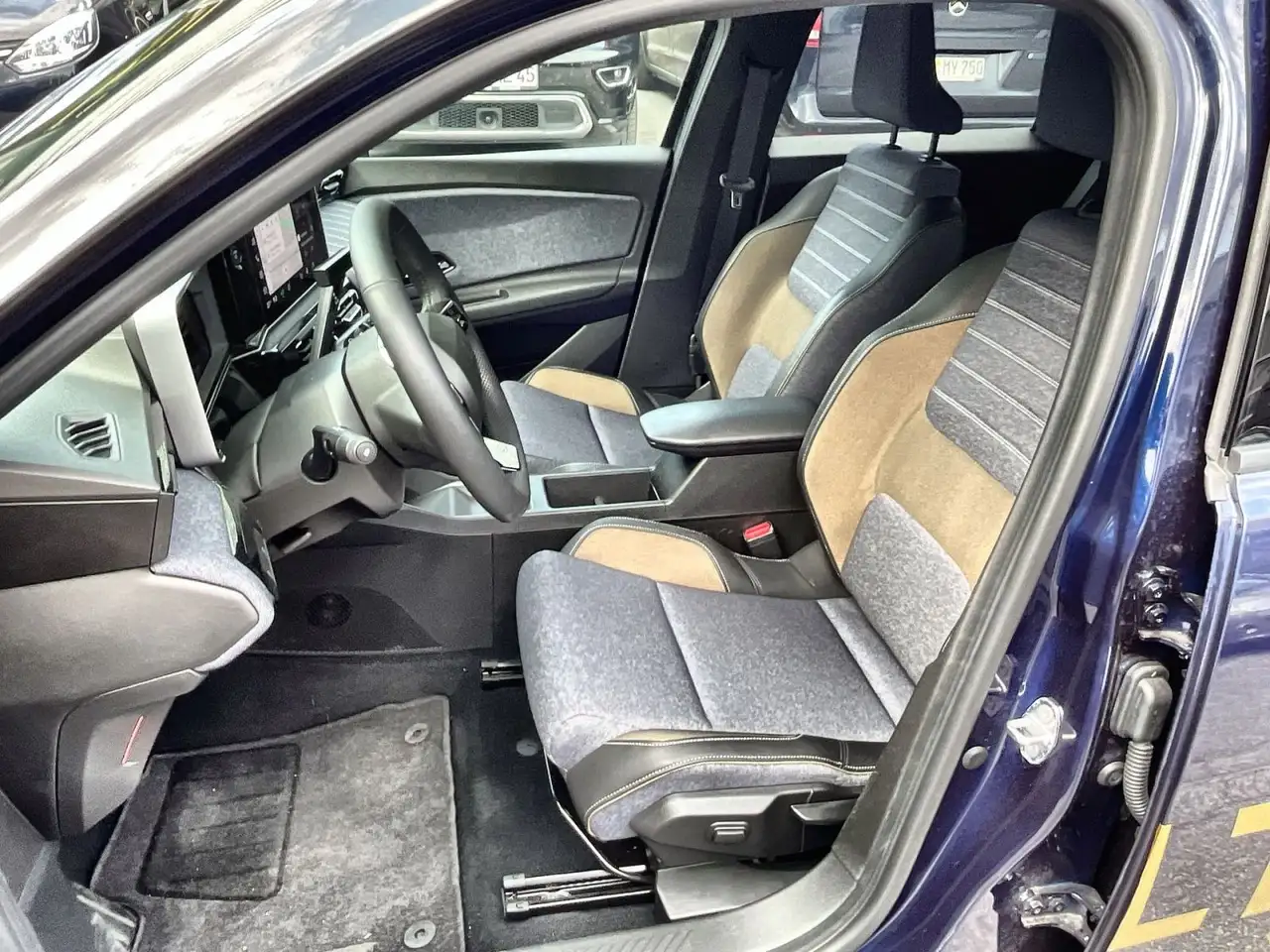 Renault R 5 R5 E-Tech Electric 150 Comfort Range Techno — Vehicle gallery 18