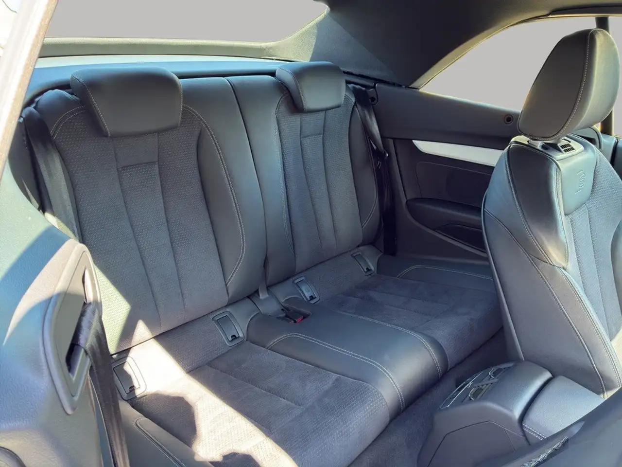 Audi A5 Cabriolet 40 TFSI S tronic S line ACC Navi — Galerie du véhicule 10