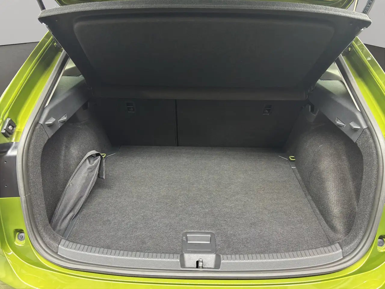 Volkswagen Taigo Move 1.5 TSI AHK Kam. LED Navi PDC — معرض صور السيارة 9