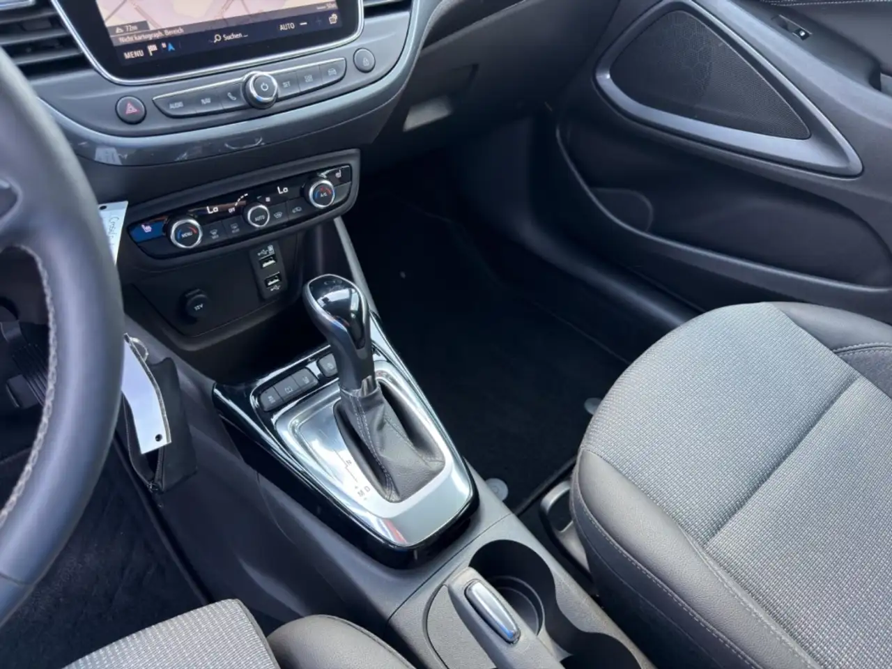 Opel Crossland Elegance Paket ATG Klimaautom Navi Allwetterreifen — Vehicle gallery 12