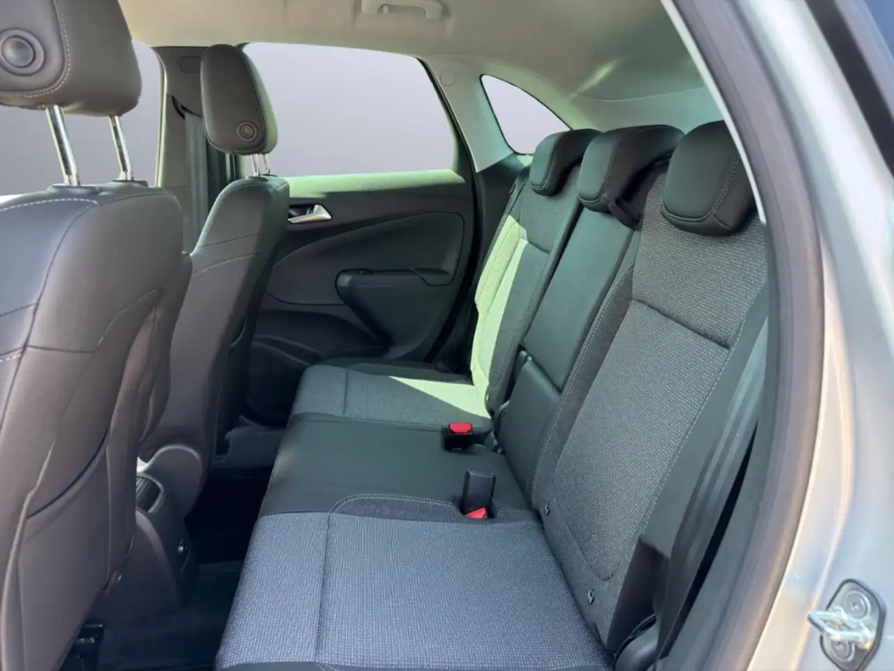 Opel Crossland Elegance Paket ATG Klimaautom Navi Allwetterreifen — Vehicle gallery 17