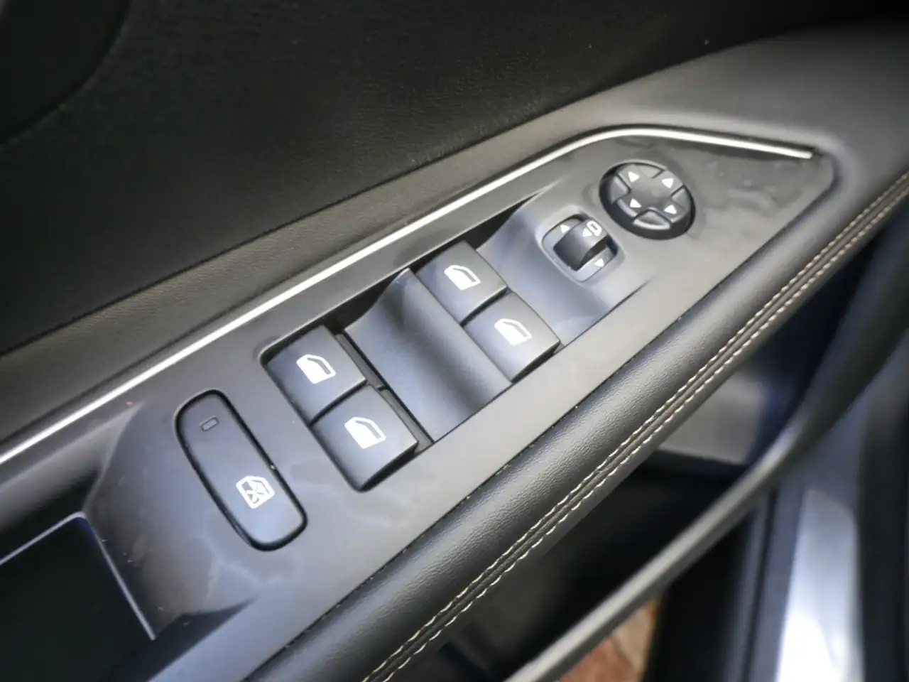 Peugeot 3008 GT HYBRID KAMERA NAVI ACC AKTIVSITZE LED — Galerie du véhicule 6