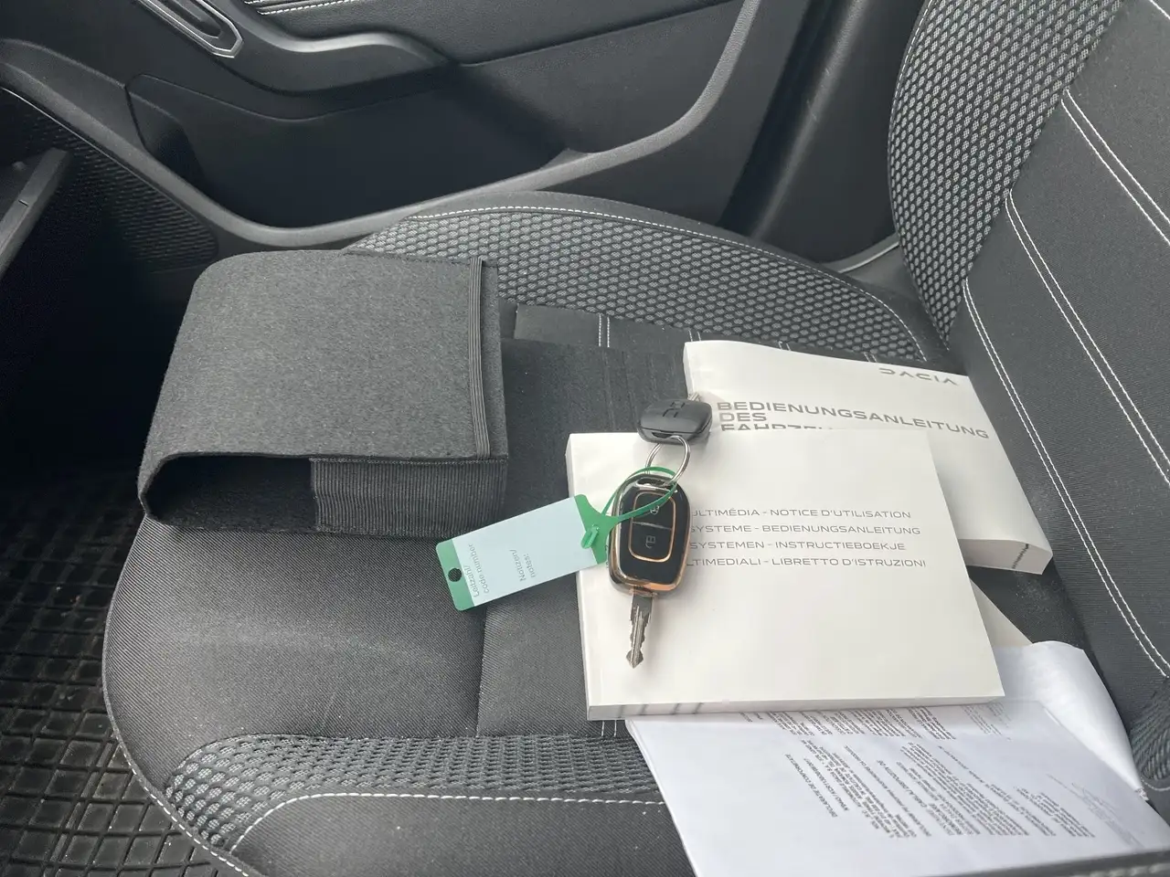 Dacia Duster II 1.3 TCe 130 Journey 2WD AHK Navi SH 5-Jahre Garantie — معرض صور السيارة 21