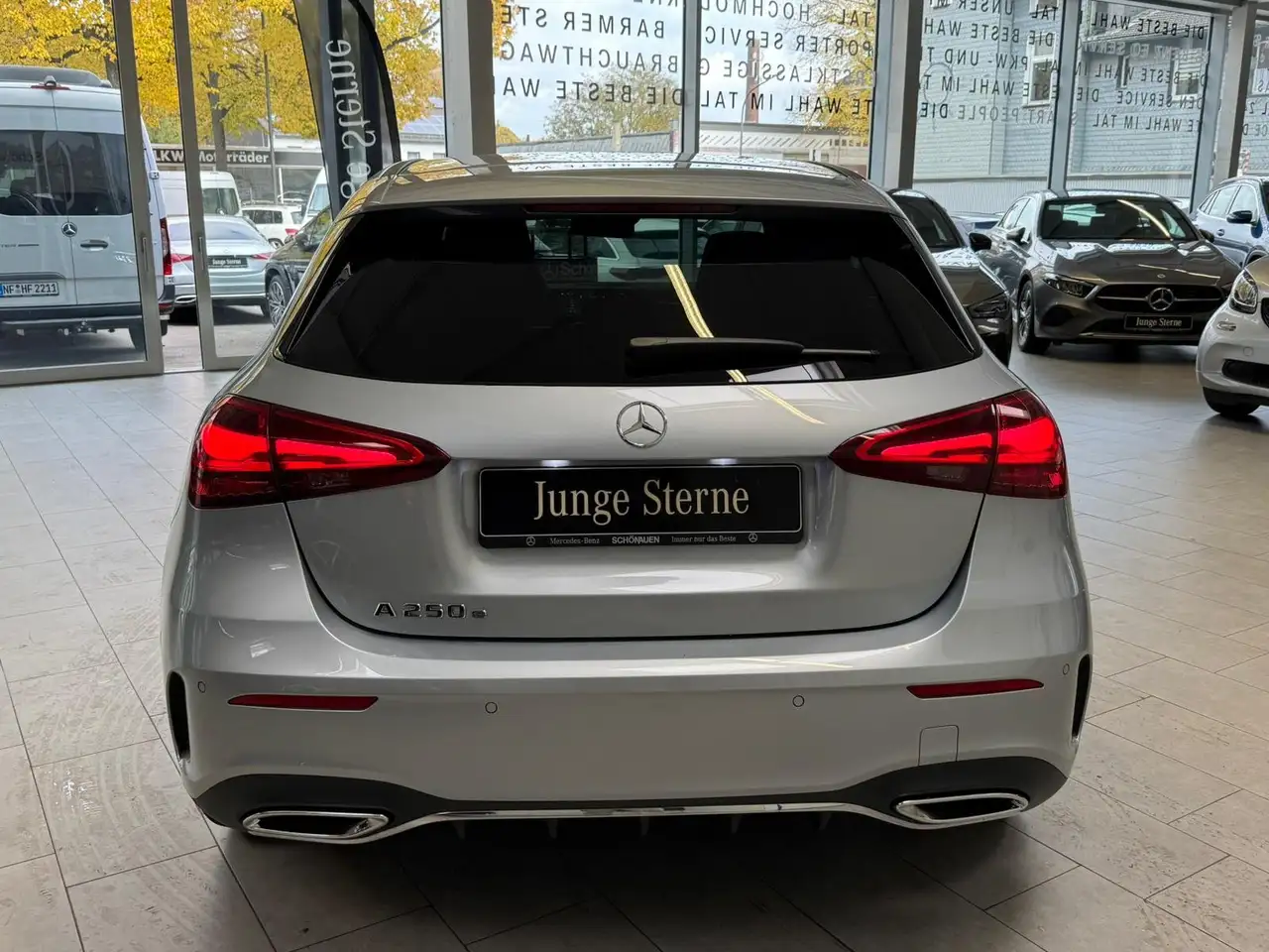 Mercedes-Benz A 250 e AMG+KAMERA+KEYLESS+TOTW+LED+AMBIENTE+DAB — Vehicle gallery 6