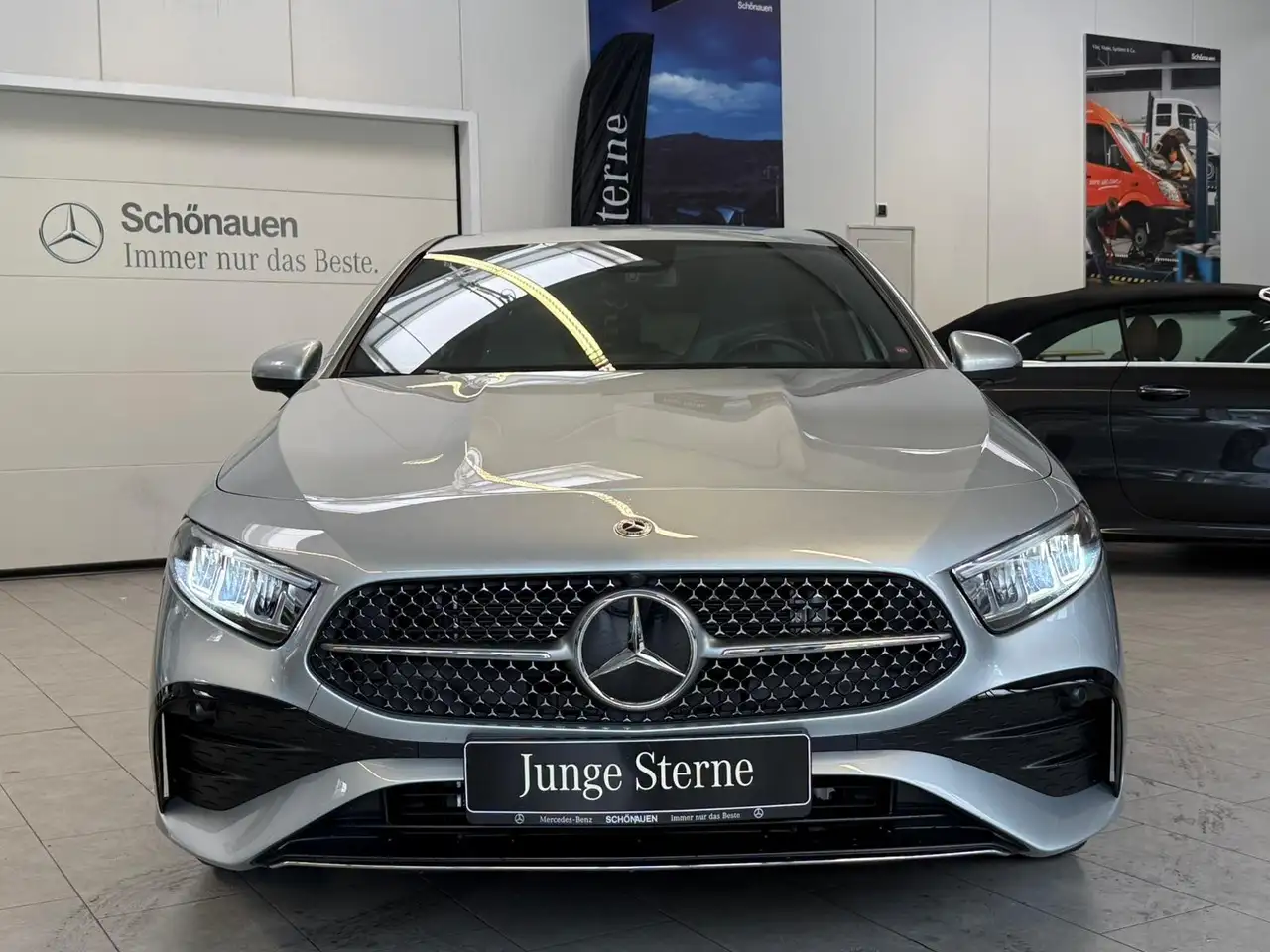 Mercedes-Benz A 250 e AMG+KAMERA+KEYLESS+TOTW+LED+AMBIENTE+DAB — Vehicle gallery 2