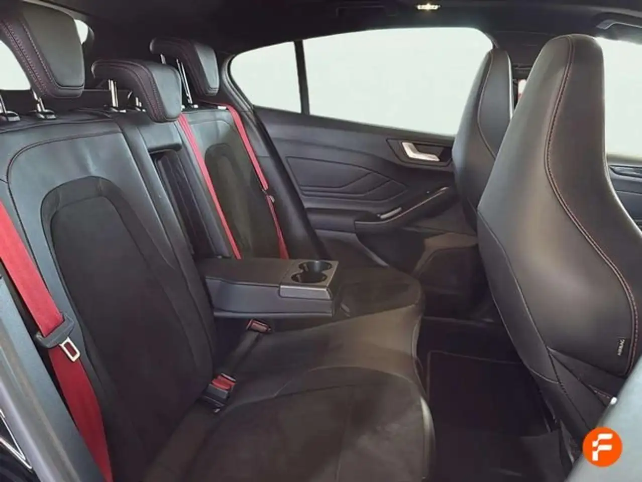Ford Focus 2.3 Ecoboost ST Edition — Galería del vehículo 29