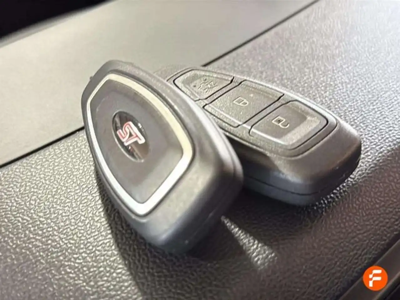 Ford Focus 2.3 Ecoboost ST Edition — Galería del vehículo 13