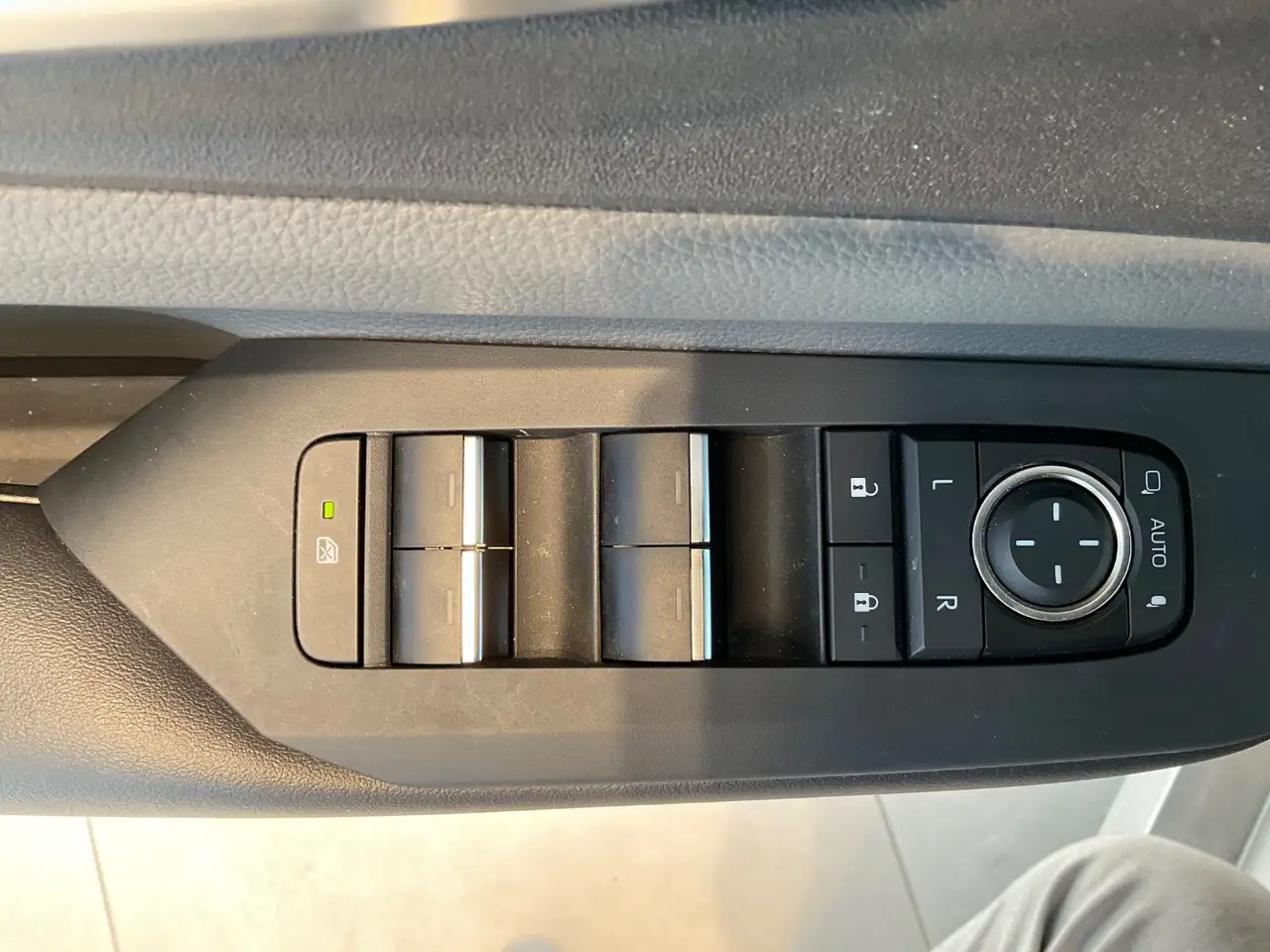 Toyota Prius 2.0 PlugIn Hybrid ACC FLA SpurH SpurW LM — معرض صور السيارة 20