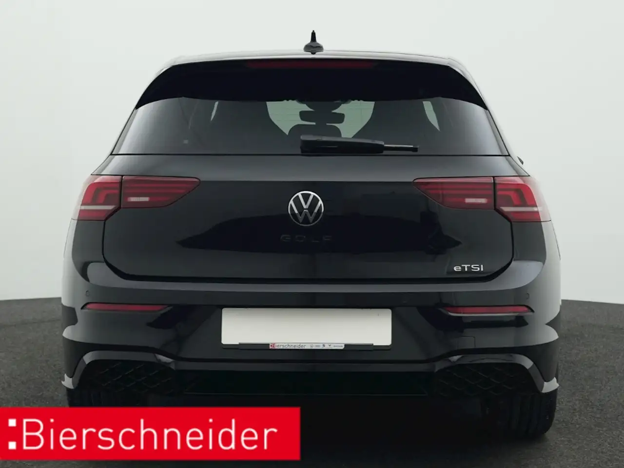 Volkswagen Golf 8 1.5 eTSI DSG R-Line BLACK STYLE AHK LED+ — معرض صور السيارة 5
