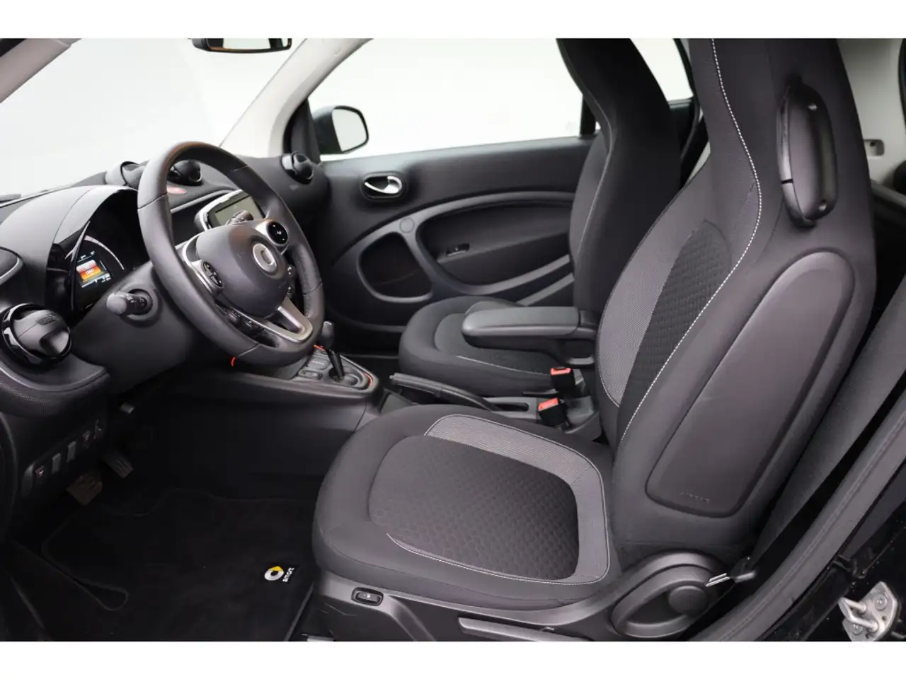 smart forTwo EQ 22kw Pano LED - neuwertig - limegreen — Galería del vehículo 10