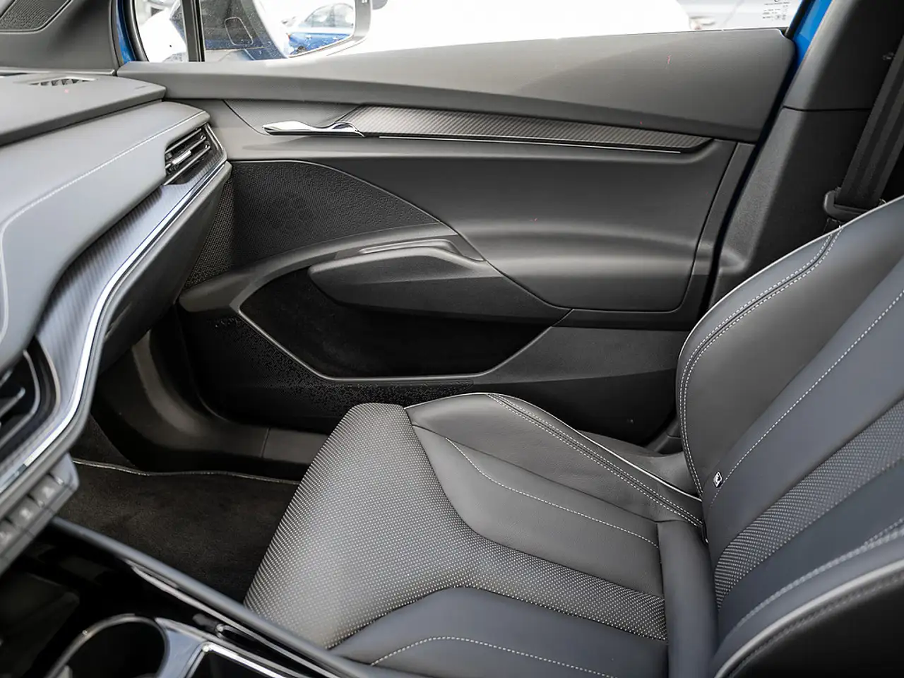 Skoda Enyaq Coupé RS Suite PANO KAM MATRIX HUD SHZ — Vehicle gallery 11