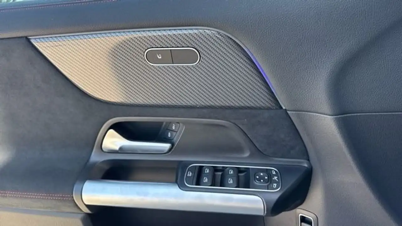 Mercedes-Benz GLA 200 D — معرض صور السيارة 22