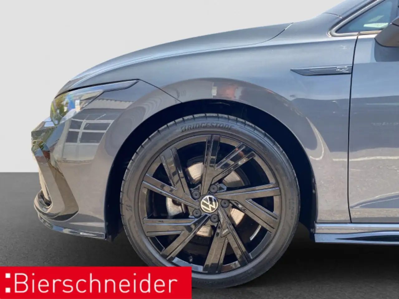 Volkswagen Golf 8 1.5 eTSI DSG R-Line Black AHK MATRIX CAM — معرض صور السيارة 8