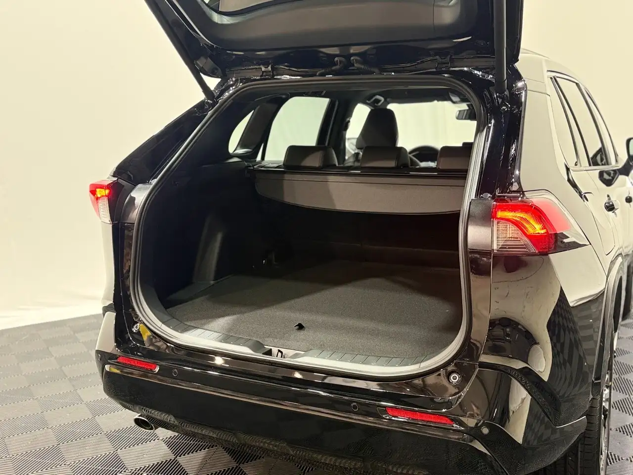 Suzuki Across 2.5 Plug-In Hybrid Comfort+ E-Four — معرض صور السيارة 8
