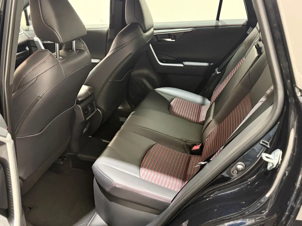 Suzuki Across 2.5 Plug-In Hybrid Comfort+ E-Four — معرض صور السيارة 18