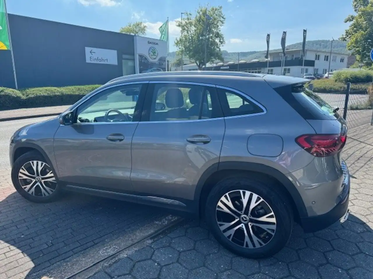 Mercedes-Benz GLA 200 +Pano+AHK+Progressive Line Advanced+Totw.+grauer H — معرض صور السيارة 5