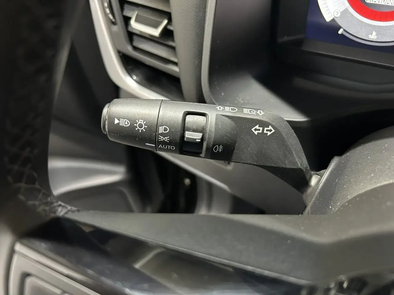 Nissan Qashqai 1.3 DIG-T mHEV 12V N-Connecta 4x2 103kW — Vehicle gallery 14