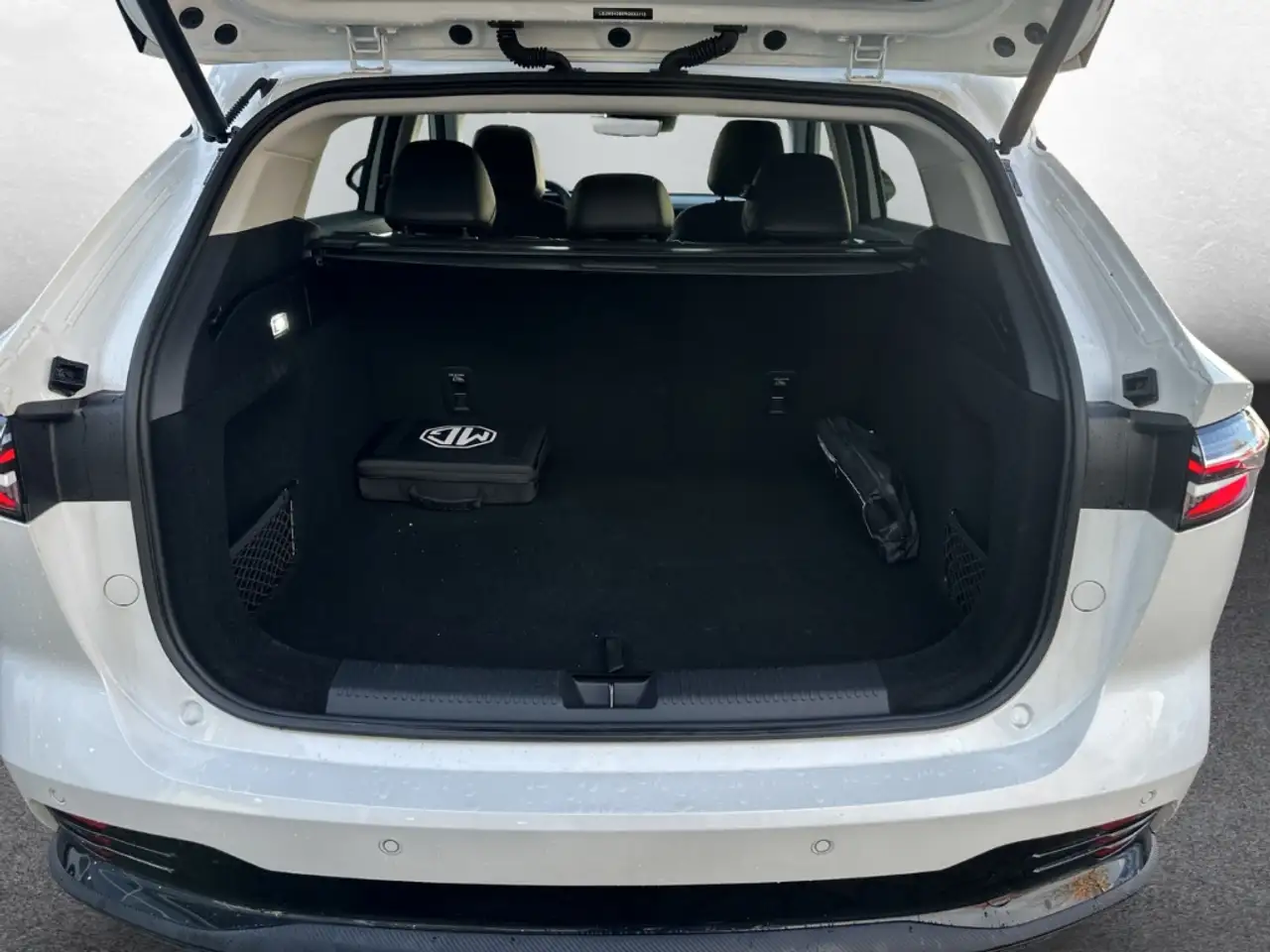 MG HS 1.5 PHEV 200 kW Luxury Hybrid EU6e Navi Memory Sit — معرض صور السيارة 6