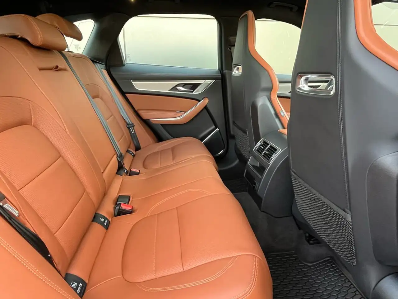 Jaguar F-Pace 2.0D l4 MHEV R-Dynamic S Aut. AWD 204 — Galería del vehículo 5
