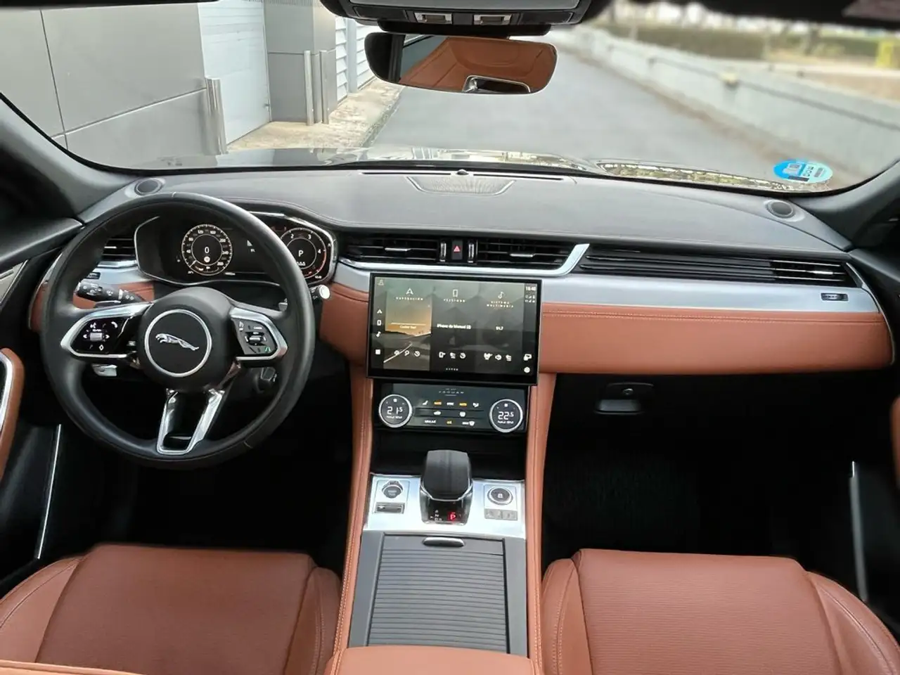 Jaguar F-Pace 2.0D l4 MHEV R-Dynamic S Aut. AWD 204 — Galería del vehículo 4