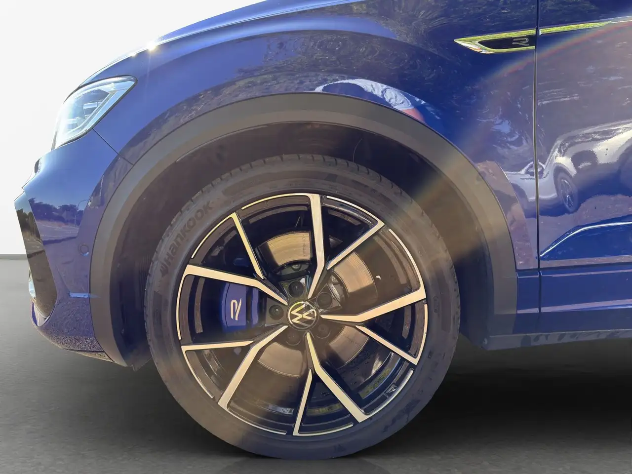 Volkswagen T-Roc R 4M 2.0 TSI*BLACKSTYLE*AKRA*LEDER*AHK*KAM — Galería del vehículo 11