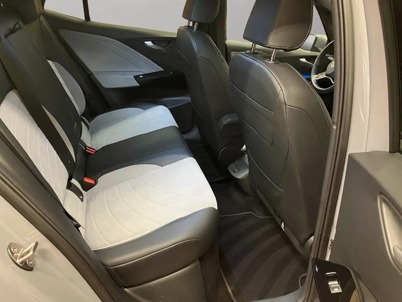 Volkswagen ID.3 Pro 150kW ACC App Connect LED Navi Kamera — Galería del vehículo 8