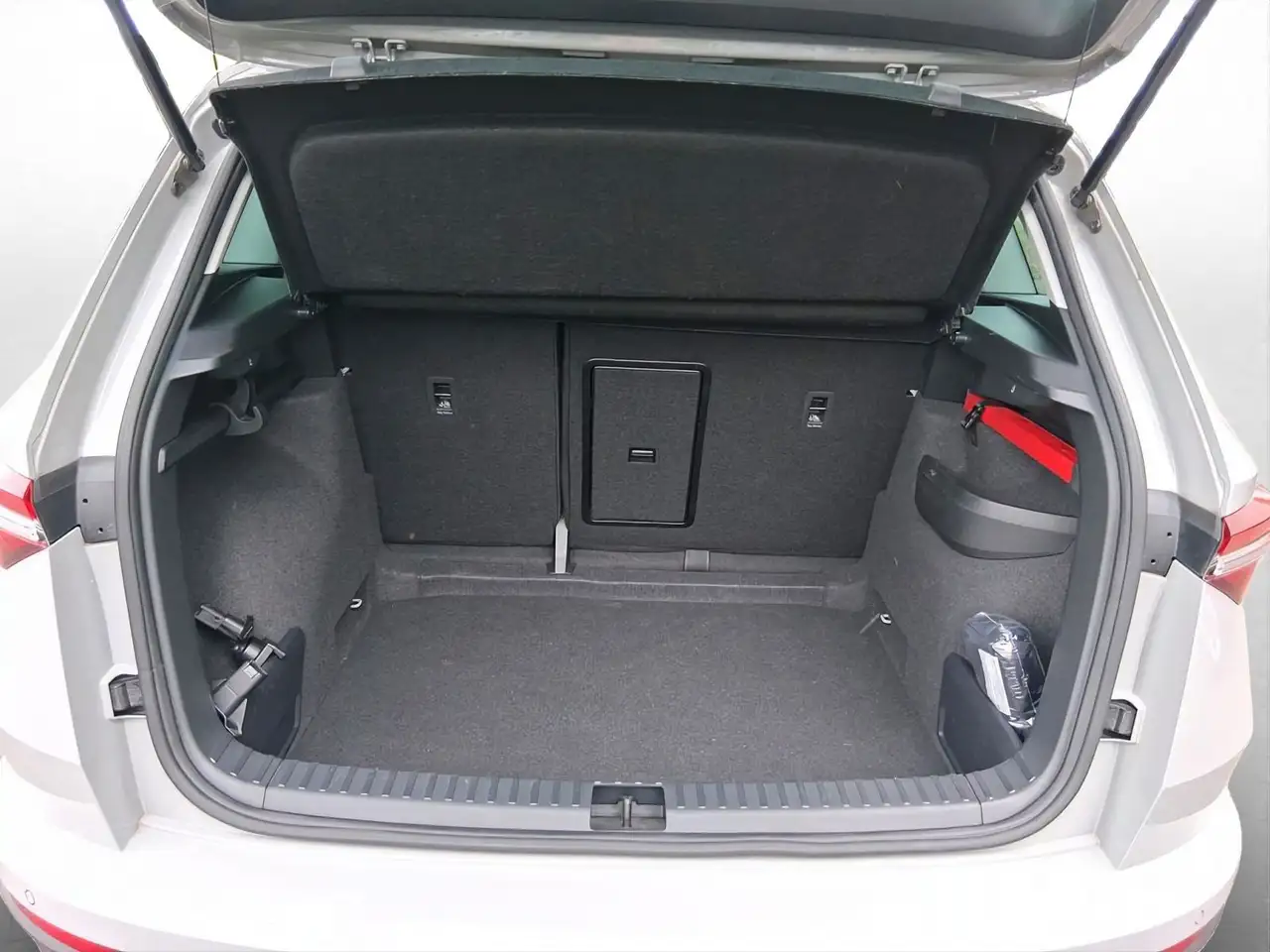 Skoda Karoq 1.5 TSI Selection*NAVI*KAM*PDC*LED*SHZ*APP — معرض صور السيارة 6