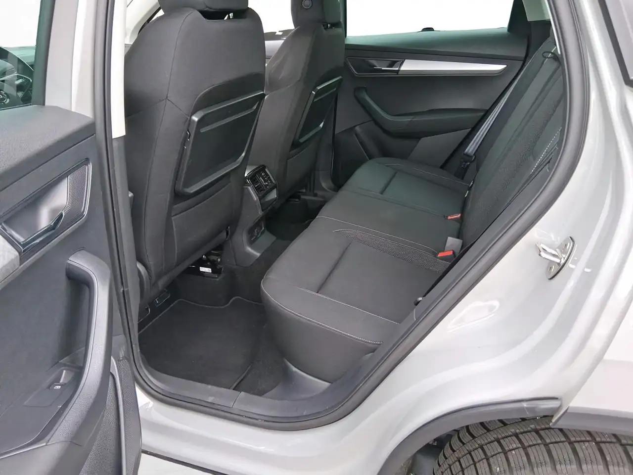 Skoda Karoq 1.5 TSI Selection*NAVI*KAM*PDC*LED*SHZ*APP — معرض صور السيارة 8