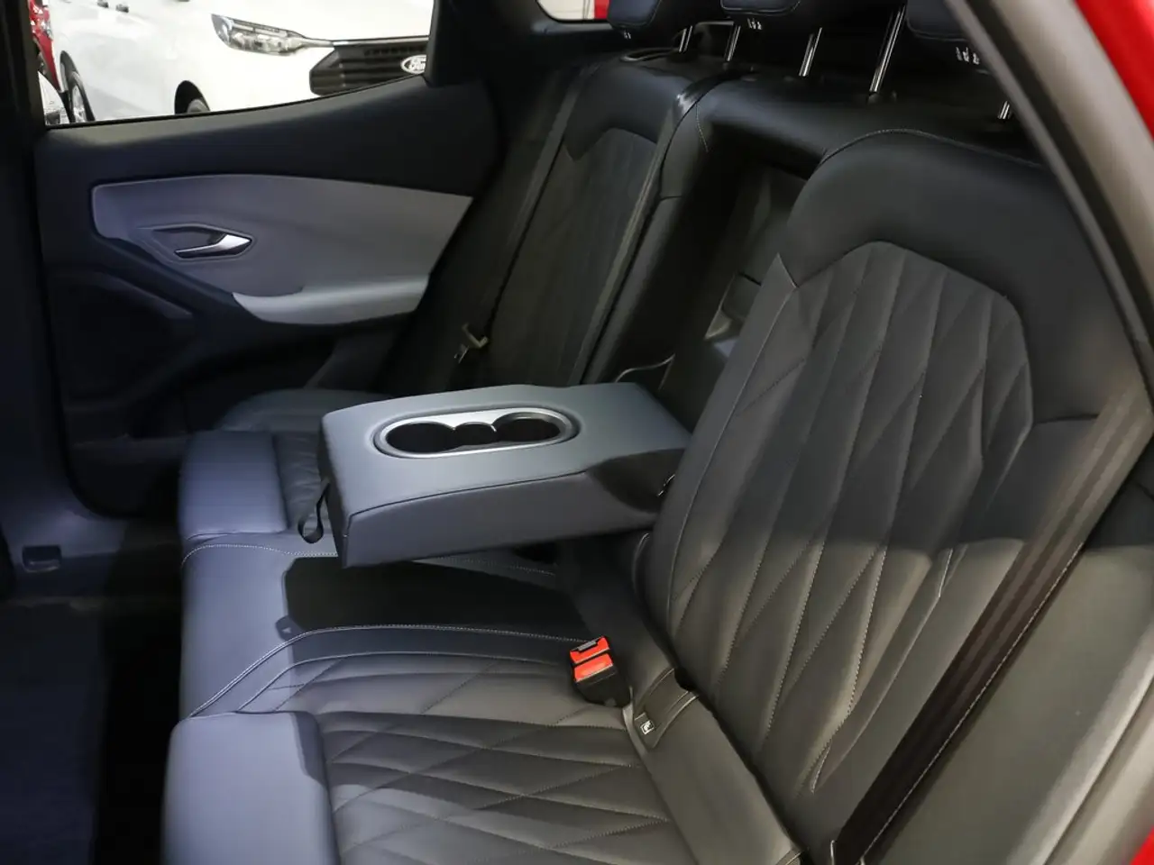 Ford Explorer RWD Rango Extendido Premium 77kWh — معرض صور السيارة 16