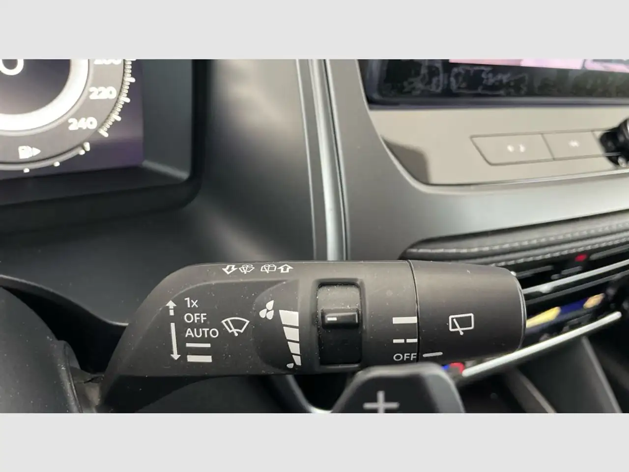 Nissan Qashqai DIG-T 116kW CVT N-Connecta mHEV — Vehicle gallery 28