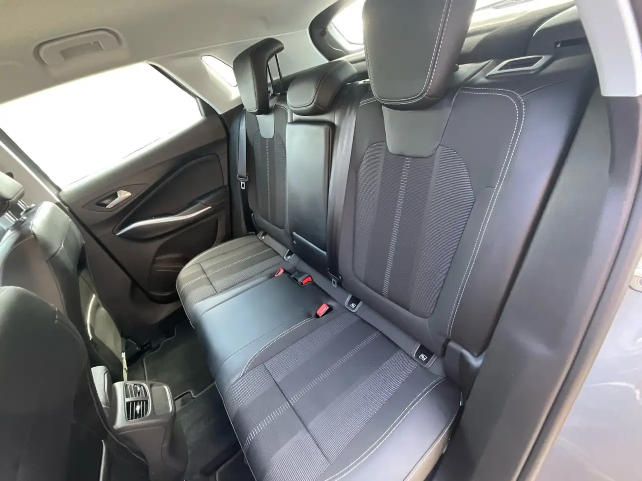 Opel Grandland 1.2 GS Line Kamera Navi Klima Sitzheiz — Vehicle gallery 15