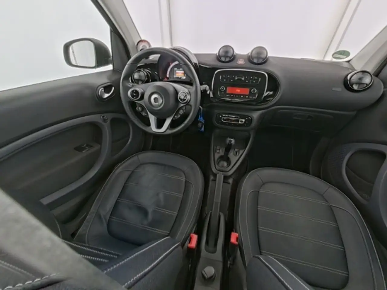 smart forTwo EQ Prime Plus Paket 22kW Cool+Audio — Galerie du véhicule 6