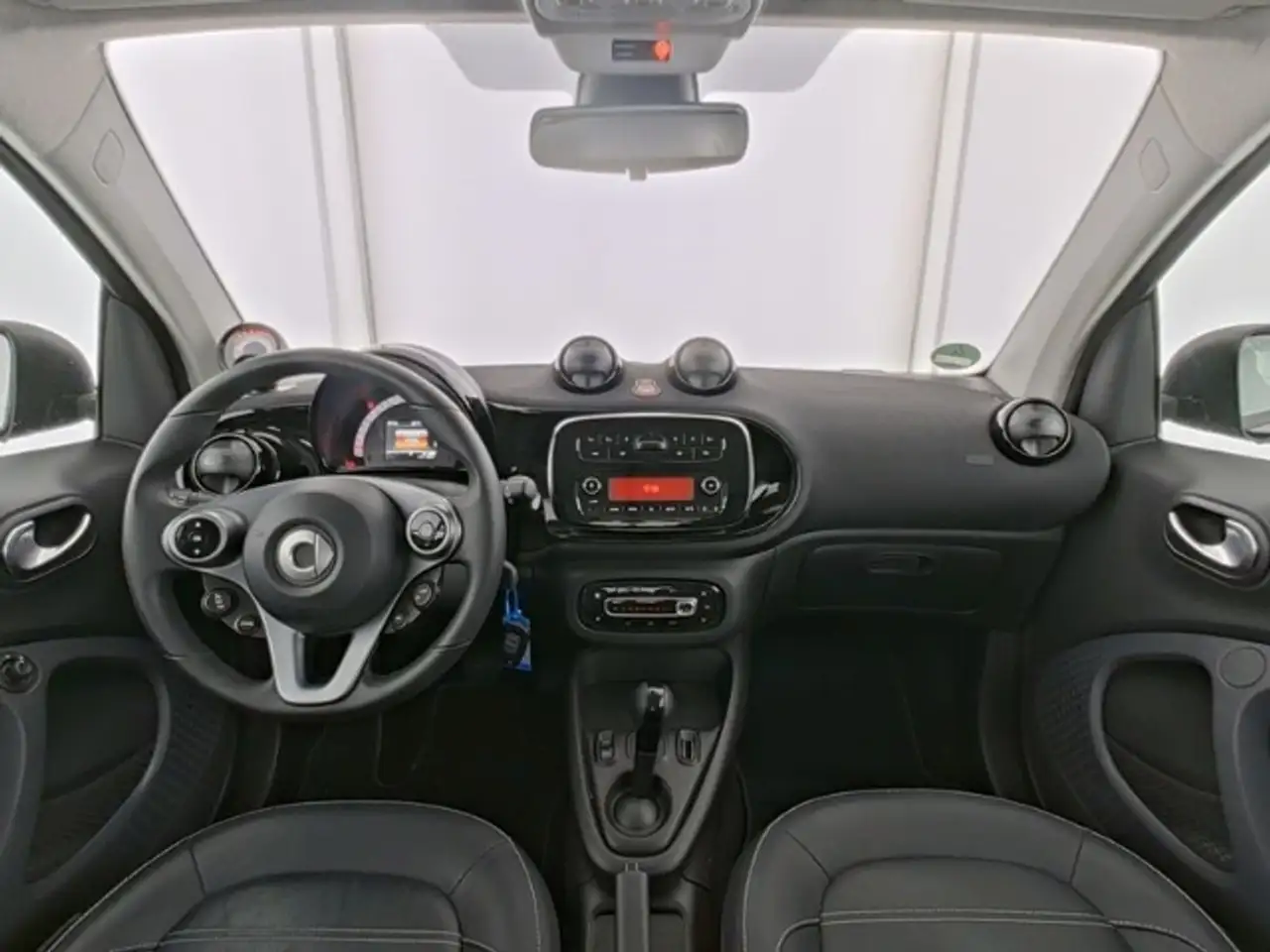 smart forTwo EQ Prime Plus Paket 22kW Cool+Audio — Galerie du véhicule 7