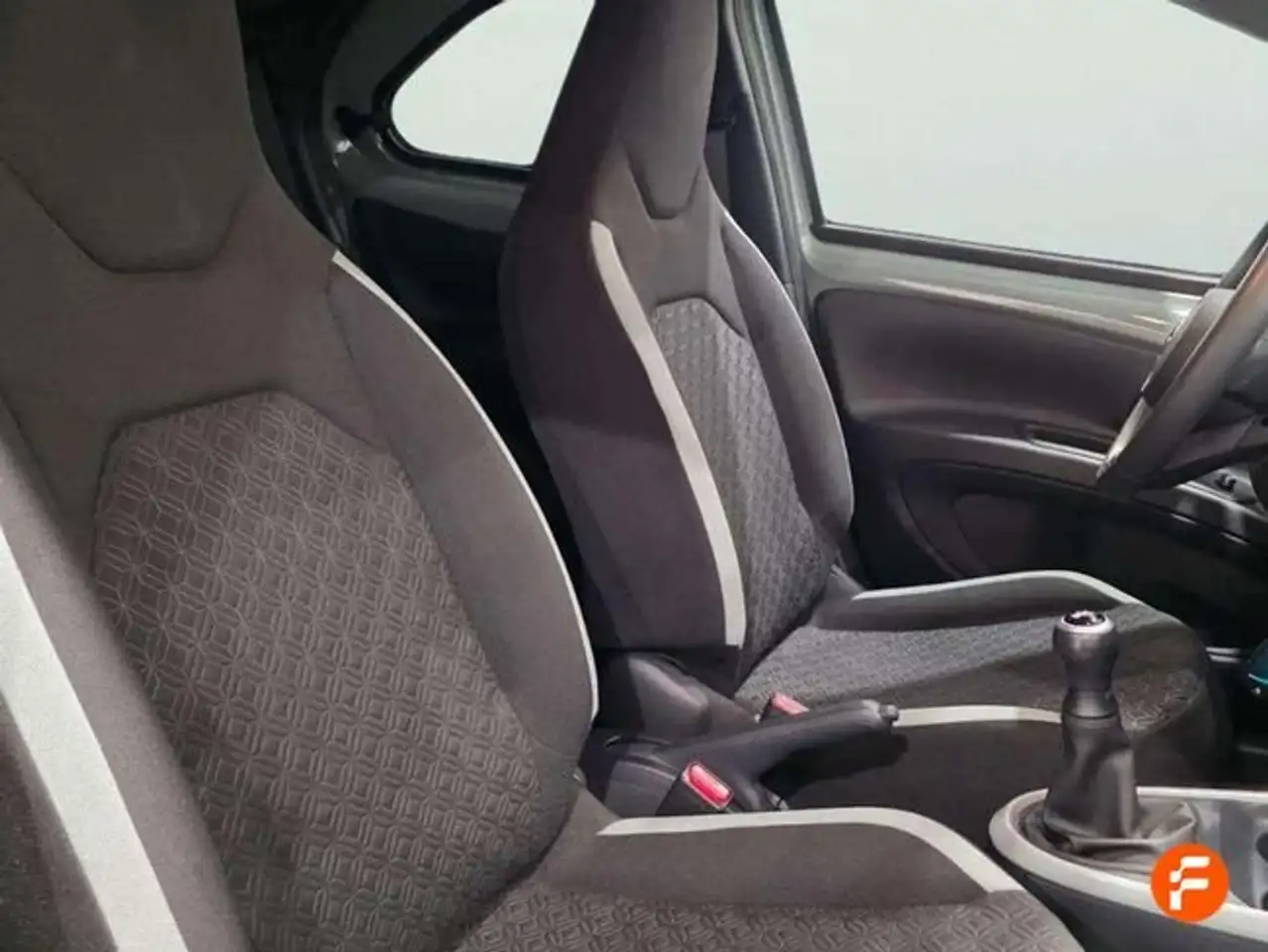 Toyota Aygo 1.0 VVT-I 72CV Play — Galería del vehículo 19