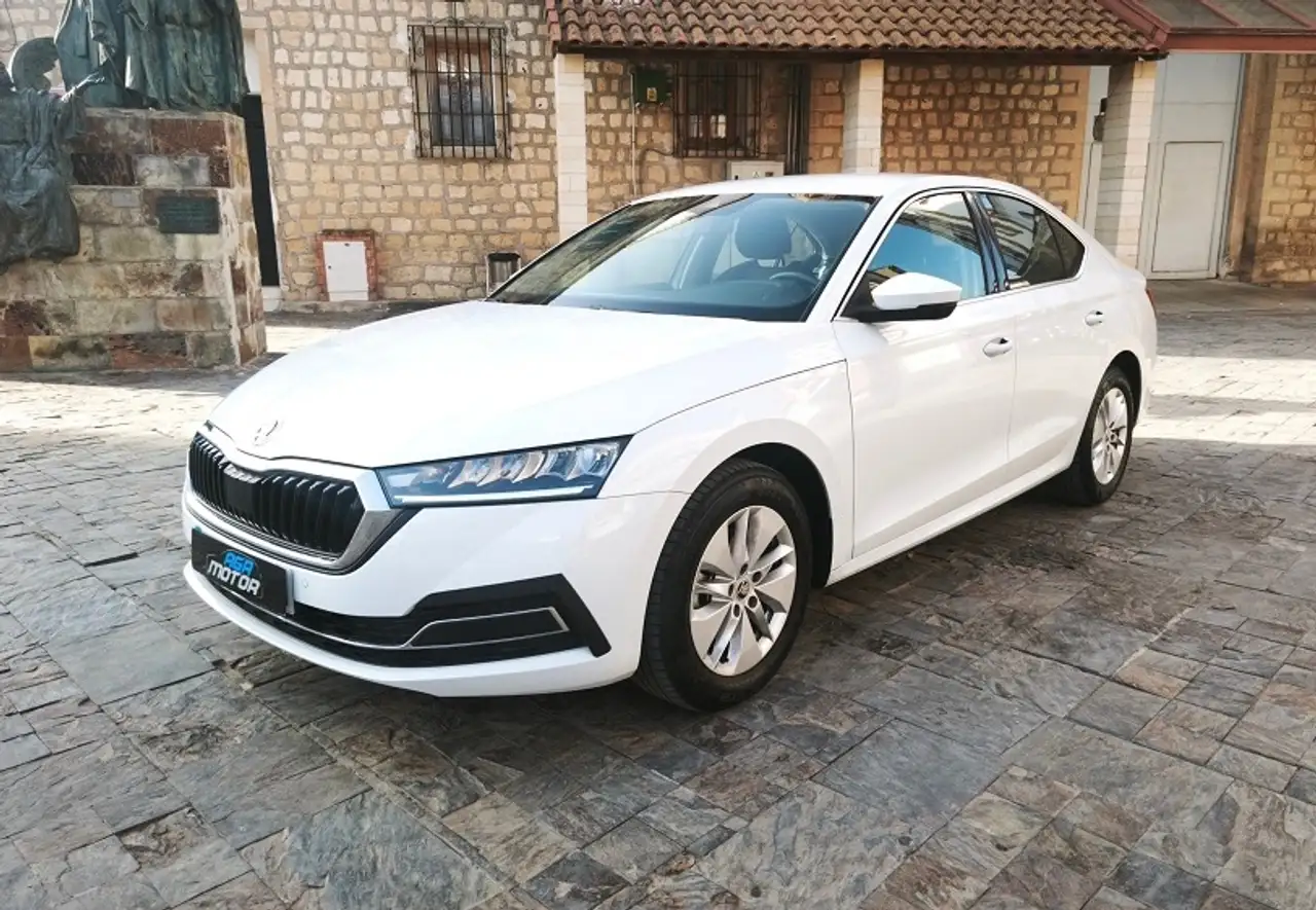 Skoda Octavia 1.5 TSI MHEV Design DSG7 110kW — Galerie du véhicule 2