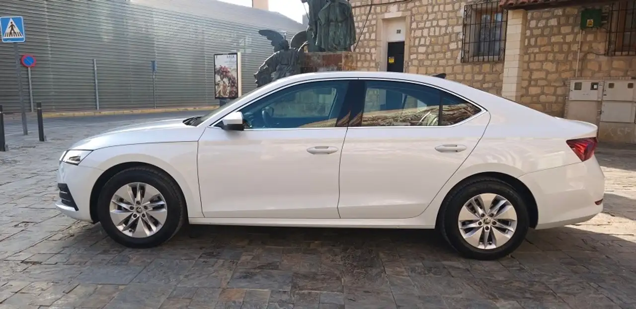 Skoda Octavia 1.5 TSI MHEV Design DSG7 110kW — Galerie du véhicule 4