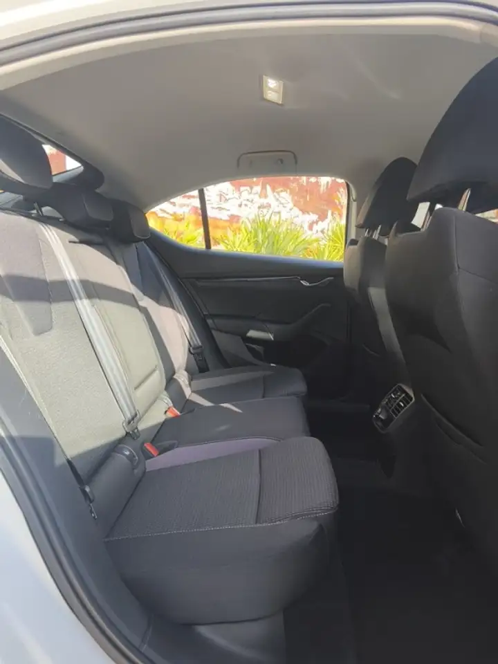 Skoda Octavia 1.5 TSI MHEV Design DSG7 110kW — Galerie du véhicule 30