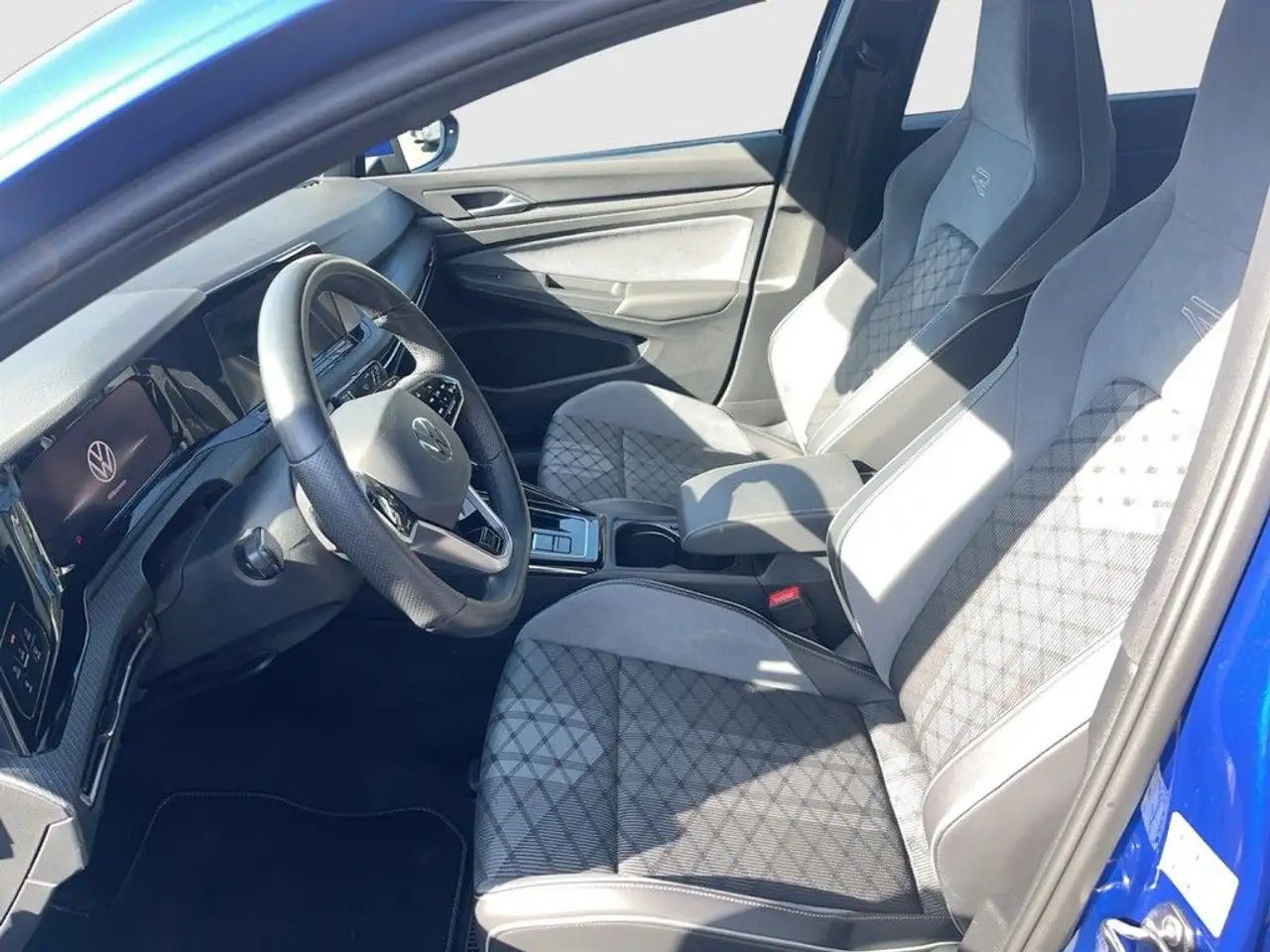 Volkswagen Golf 1.5 eTSI DSG R-Line Navi LEDplus ACC — Vehicle gallery 12