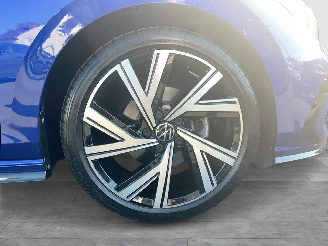 Volkswagen Golf 1.5 eTSI DSG R-Line Navi LEDplus ACC — Vehicle gallery 10