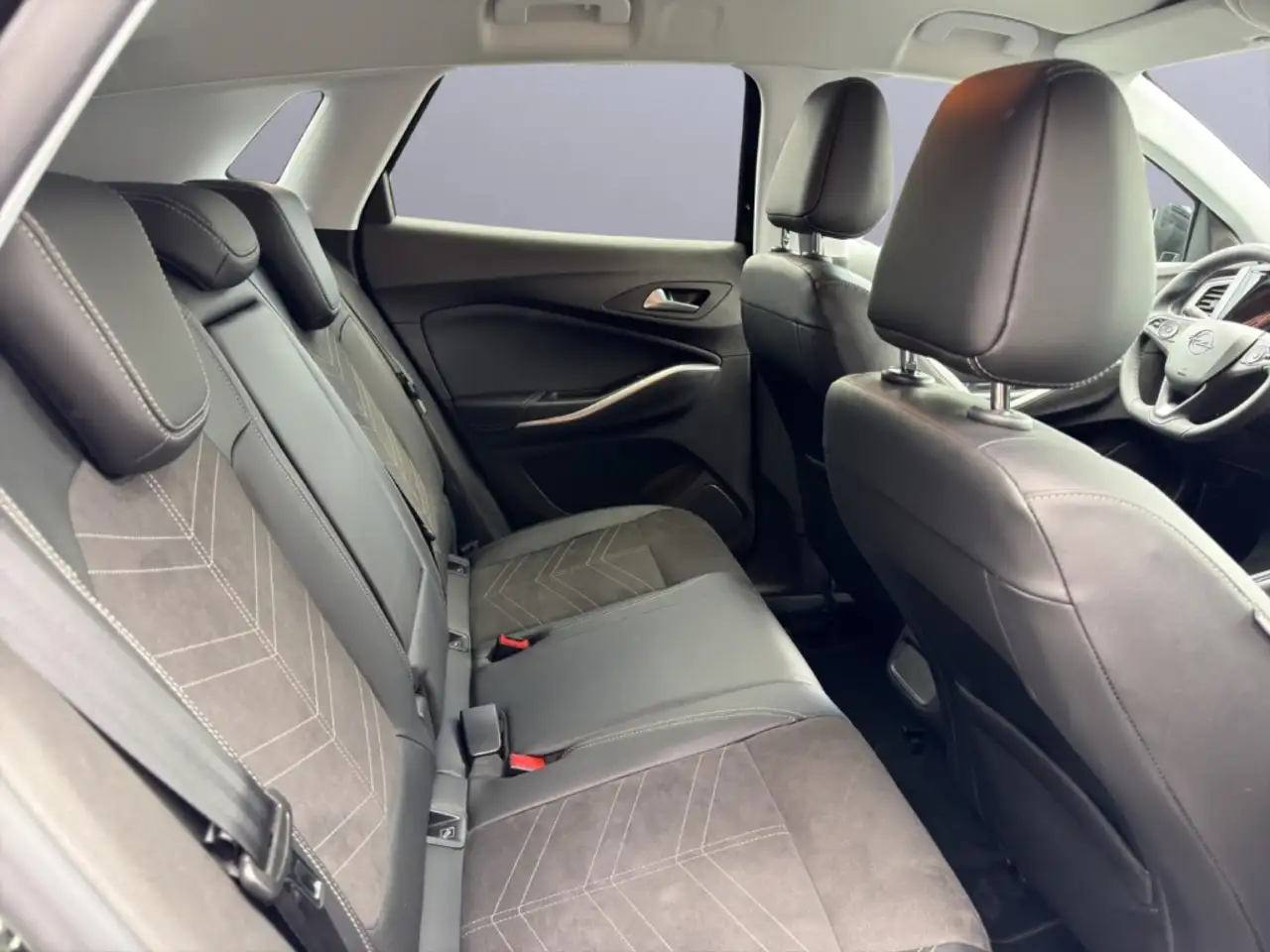Opel Grandland GS-Line 1.2 Turbo Navi Klimaautom 360 Kamera SHZ P — معرض صور السيارة 9