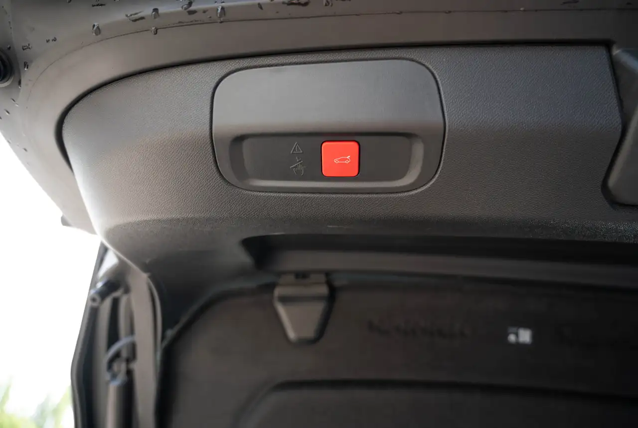 Peugeot 408 GT 1.2 PureTech 130 EAT8 *GW-TOP-DEAL* — Galería del vehículo 17