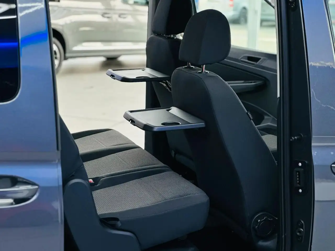 Volkswagen Caddy -Life-Behindertengerecht-Rampe — Galería del vehículo 12