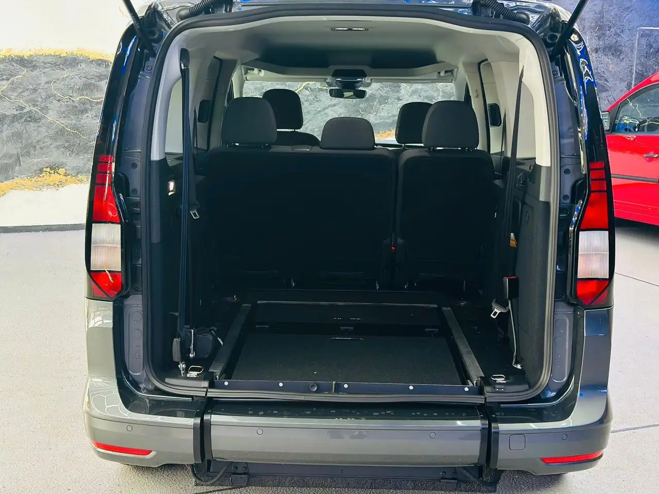Volkswagen Caddy -Life-Behindertengerecht-Rampe — Galería del vehículo 7
