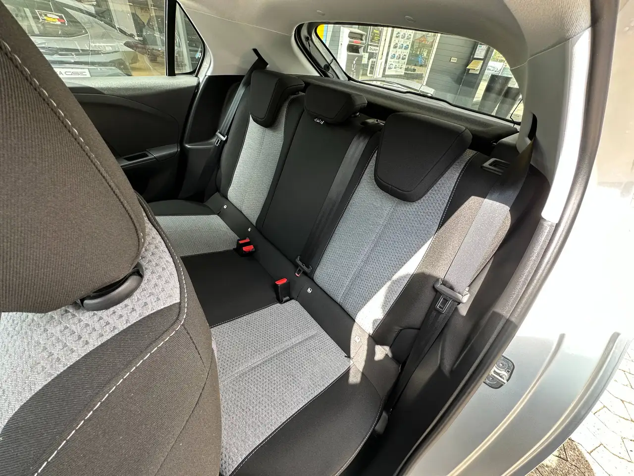 Opel Corsa Basis 1,2*SHZ*LRH*ALU16*Allwetter* — Vehicle gallery 11
