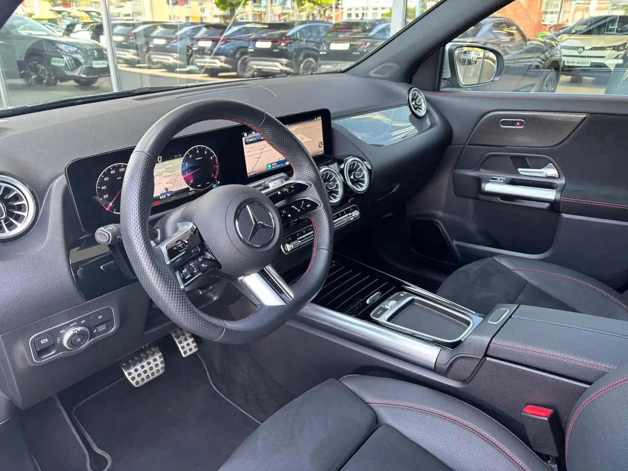Mercedes-Benz GLA 200 AMG Line Premium Standhzng AHK 360° 20" — Vehicle gallery 7