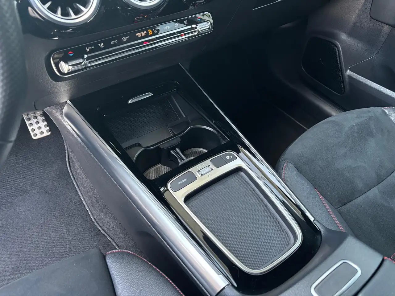Mercedes-Benz GLA 200 AMG Line Premium Standhzng AHK 360° 20" — Vehicle gallery 26