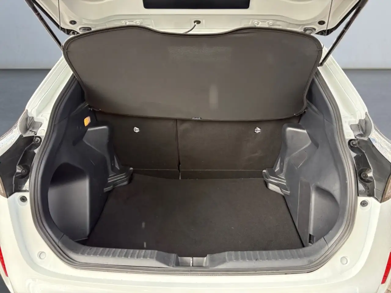Toyota Yaris Cross Hybrid 1.5 Team D *LED*CarPlay*RCam* — Vehicle gallery 17