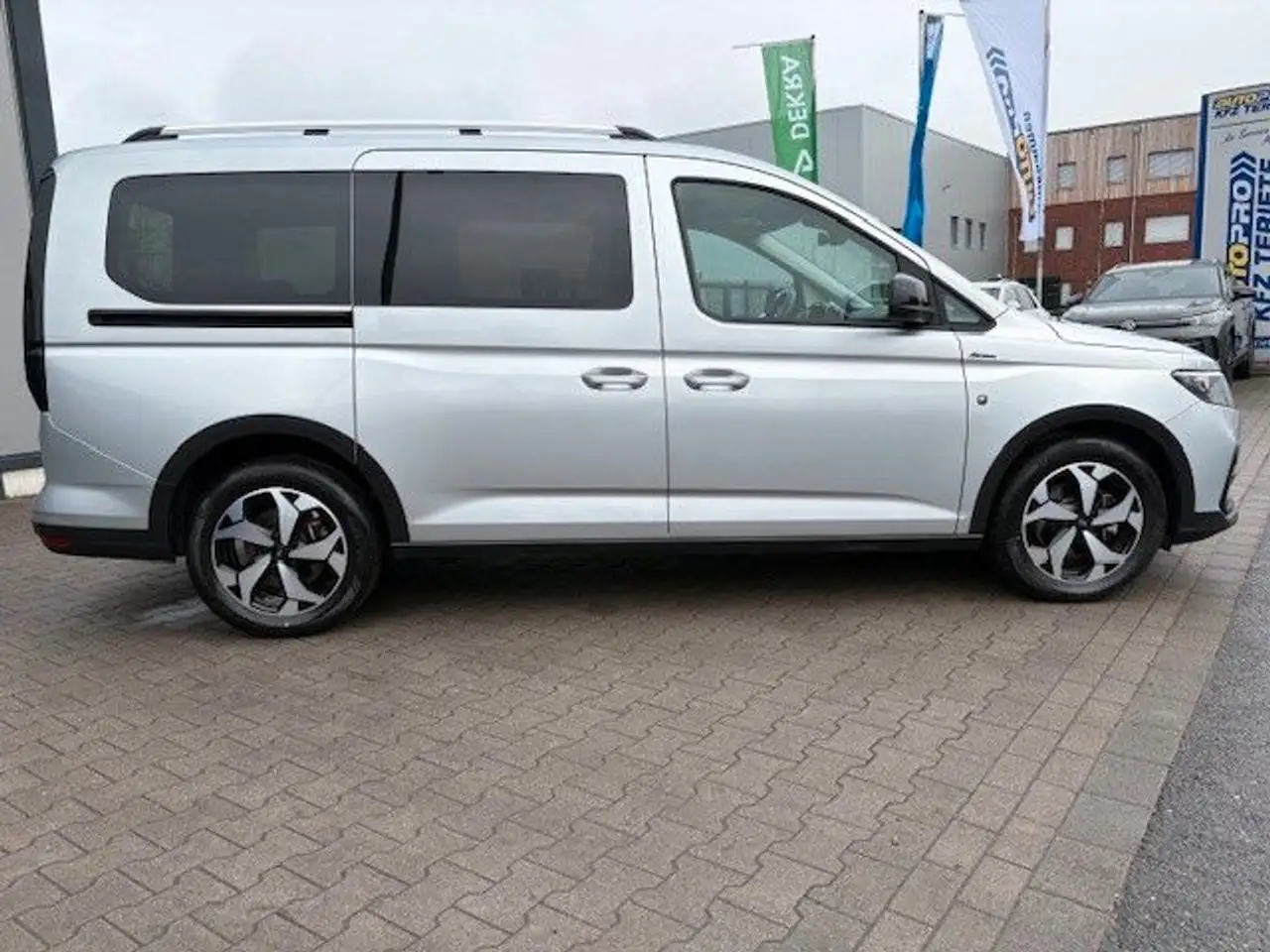 Ford Grand Tourneo Connect Active 7 Sitz Automatik — Galería del vehículo 11