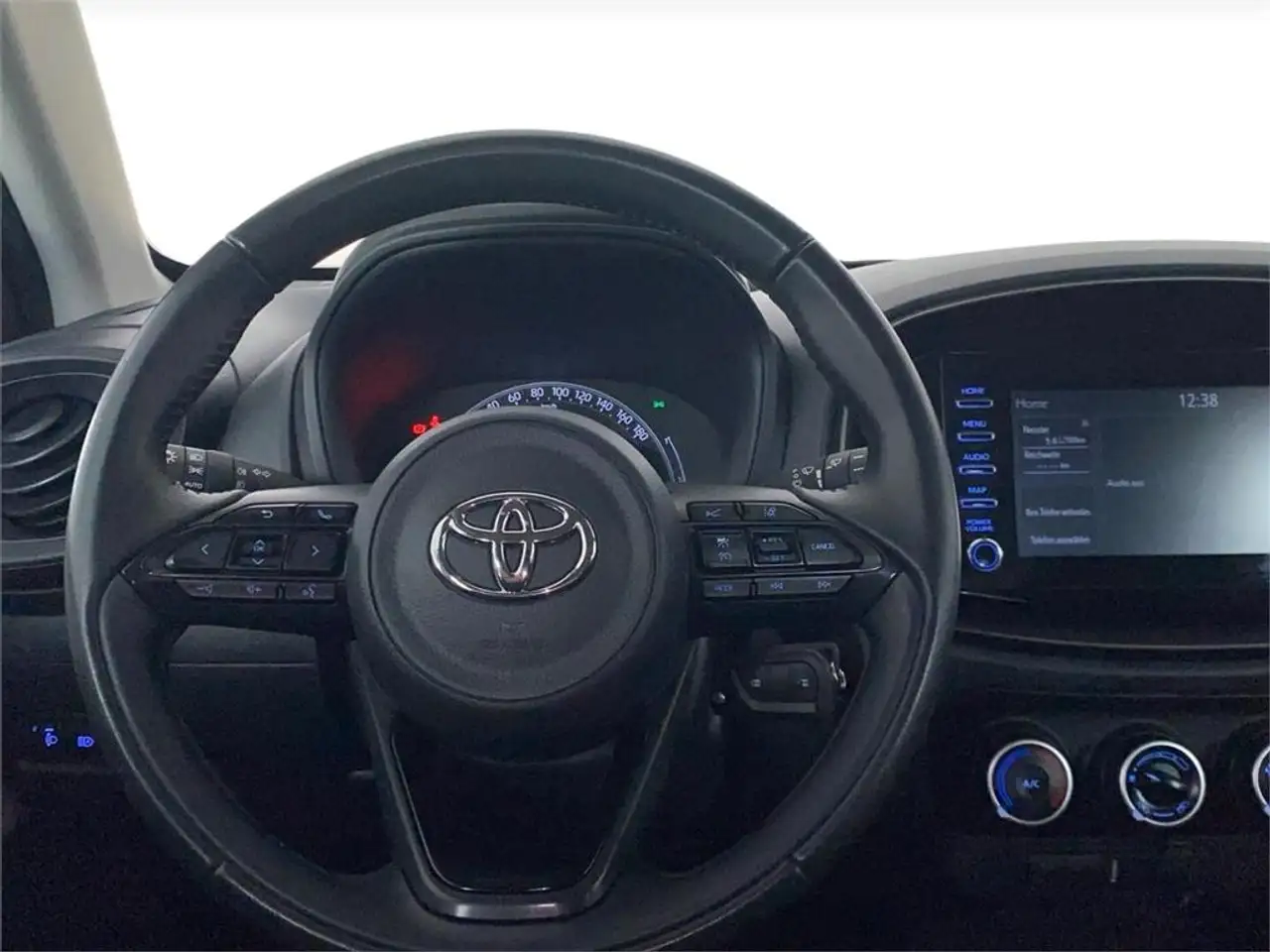 Toyota Aygo Play — معرض صور السيارة 9